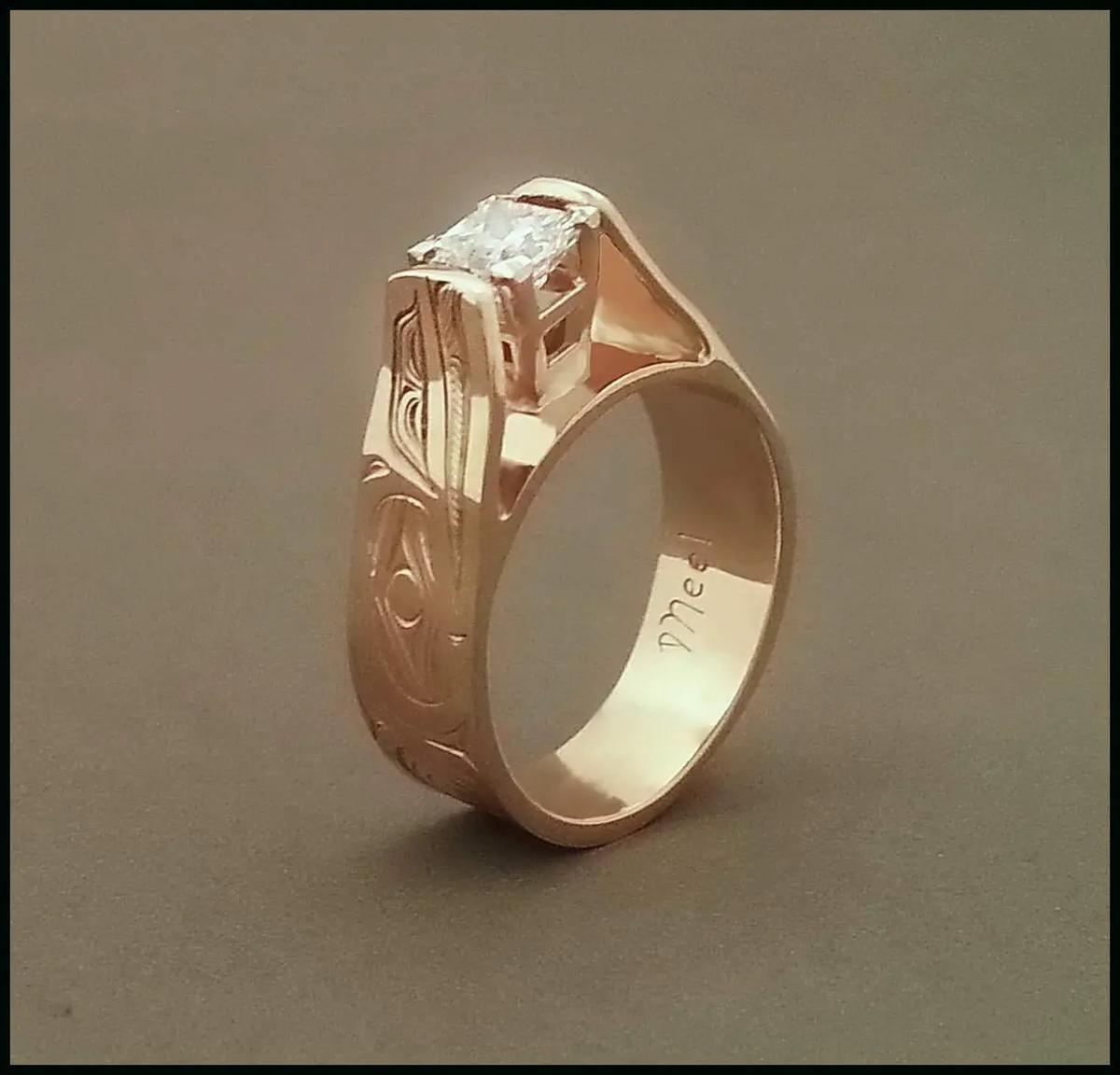 Raven Diamond E-style Ring