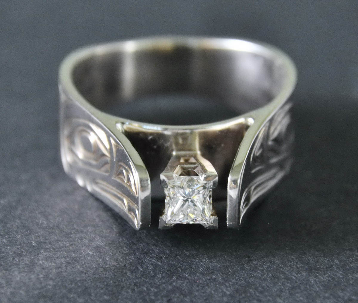 Raven Ring / Diamond Ring