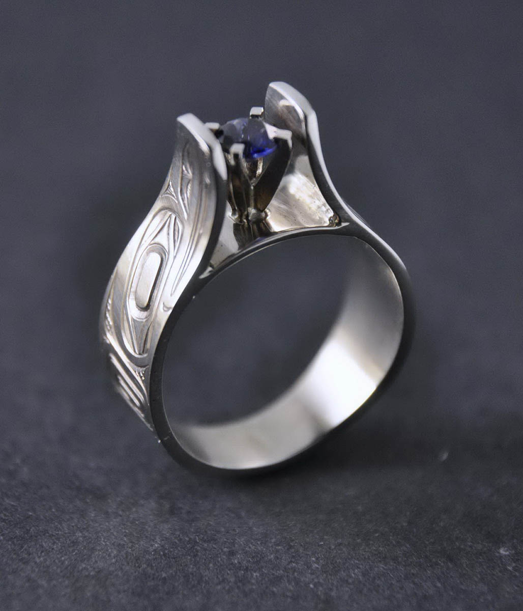 Raven Ring White Gold & Sapphire